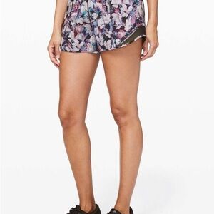 Lululemon Hotty Hot Short II *2.5"
Utopia Multi / Deep Phantom SZ 6